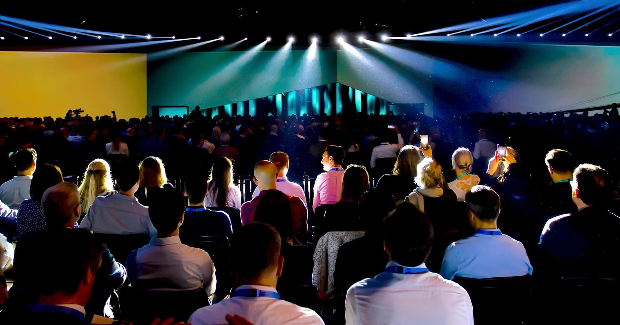 After-Work-Momente, die Berlin bewegen, als Teamevent und exklusiv für geschlossene Guppen für 20 bis 120 Personen in der Eventlocation Vivont Berlin