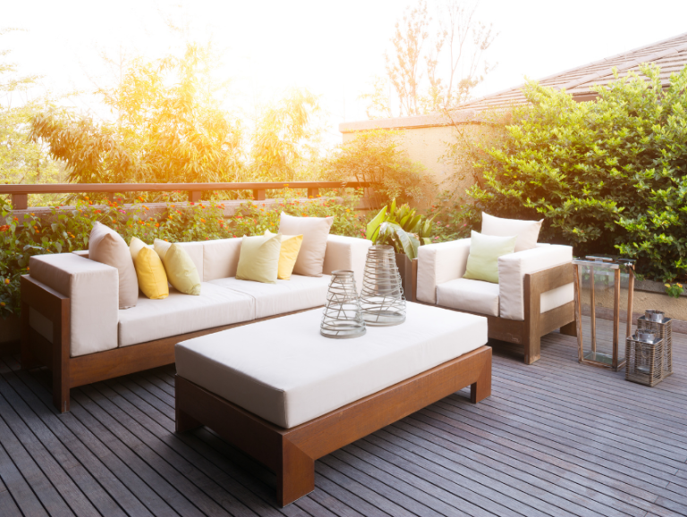 Contemporary-Outdoor-Furniture-with-Cushions-and-Pillows_How-to-Design-an-Outdoor-Living-Space